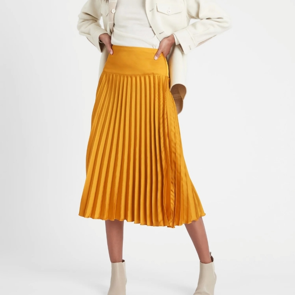 Banana Rupublic skirt  size 6 Mustard yellow- gold